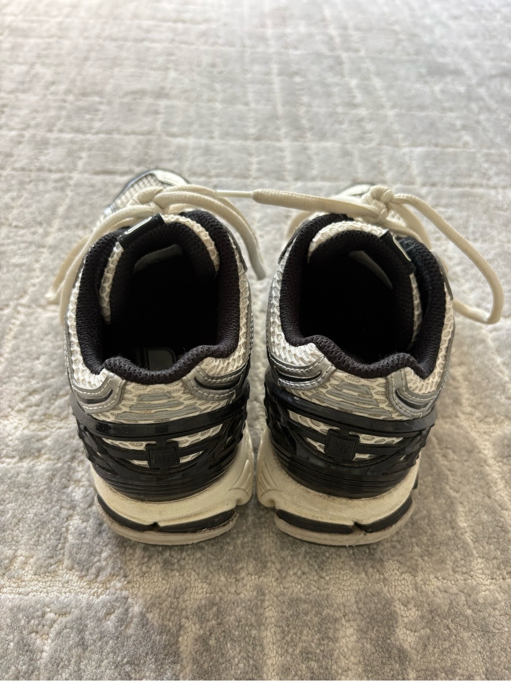 Women’s New Balance Sneakers - size 6 - Picture 5 of 7